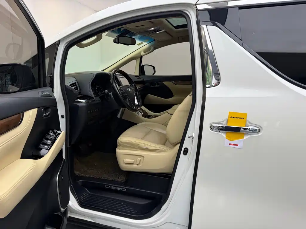 Toyota Alphard 2017 — фото 12