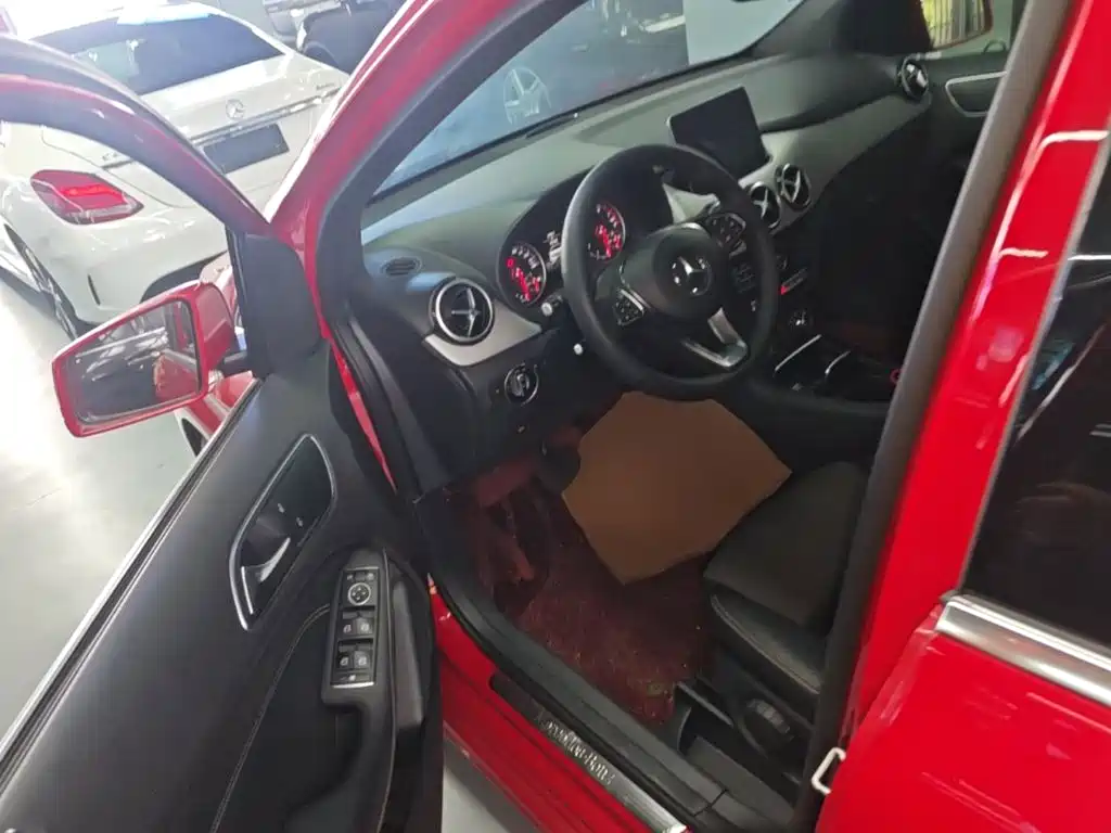 Mercedes-Benz B-Class 2016 — фото 16