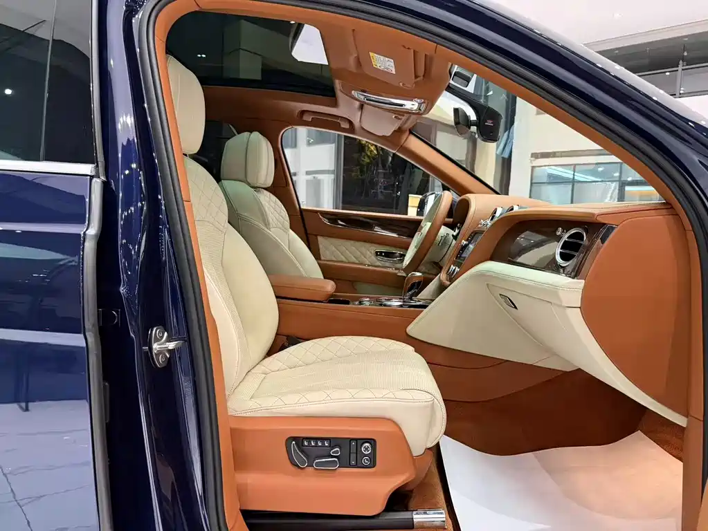 Bentley Bentayga 2017 — фото 12