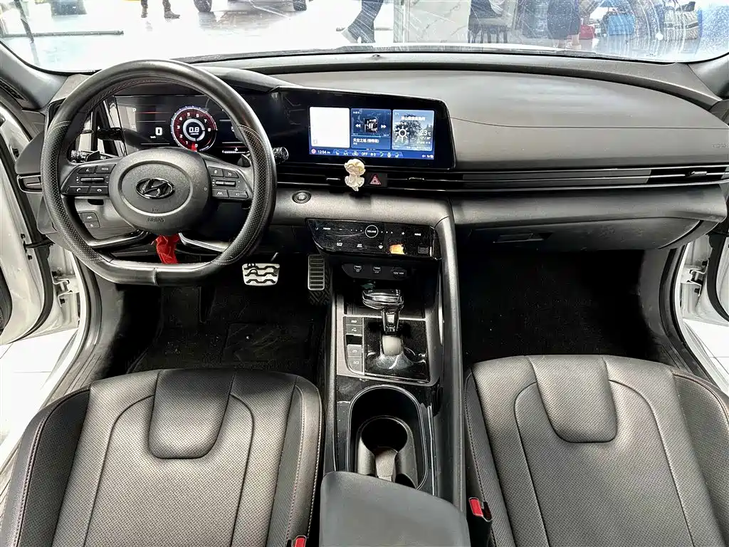 Hyundai Elantra 2023 — фото 8