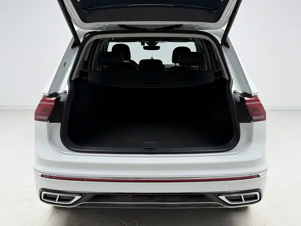 Volkswagen Tiguan L Plug-In Hybrid 2024 — фото 18