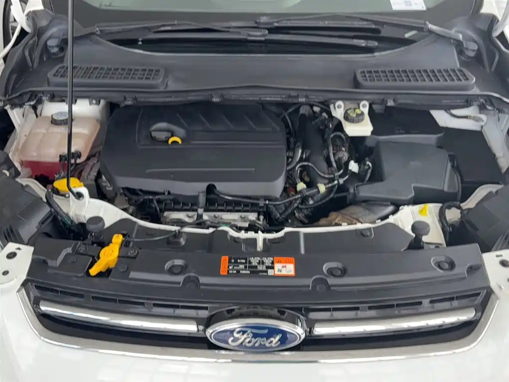 Ford Kuga 2015 — фото 25