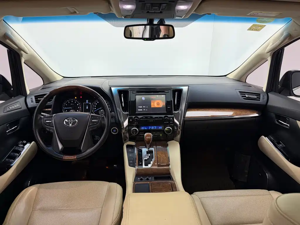 Toyota Alphard 2017 — фото 14