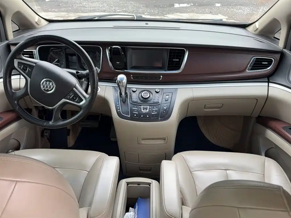 Buick GL8 2015 — фото 9