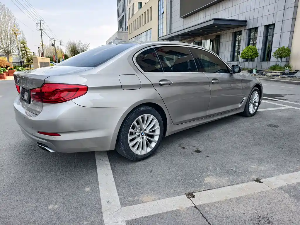 BMW 5 Series 2019 — фото 6