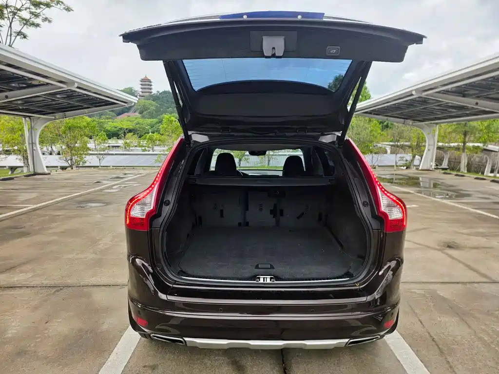 Volvo XC60 2017 — фото 10