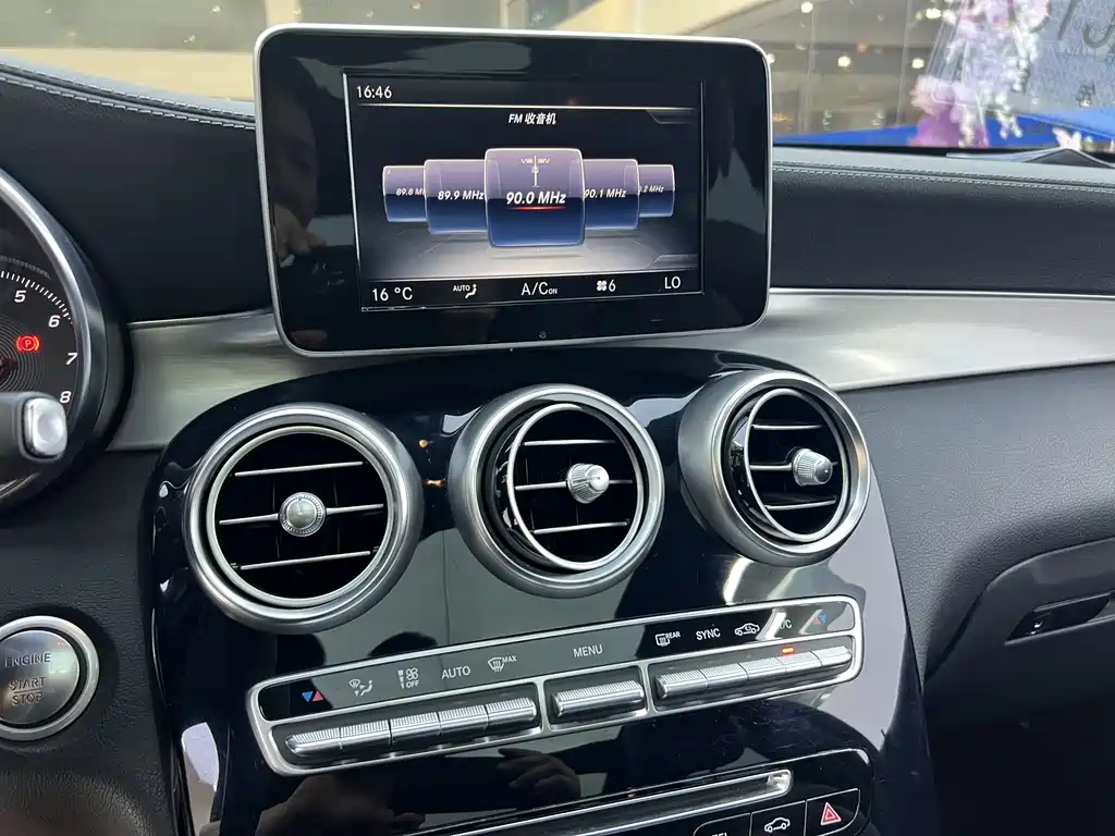 Mercedes-Benz GLC 2016 — фото 15