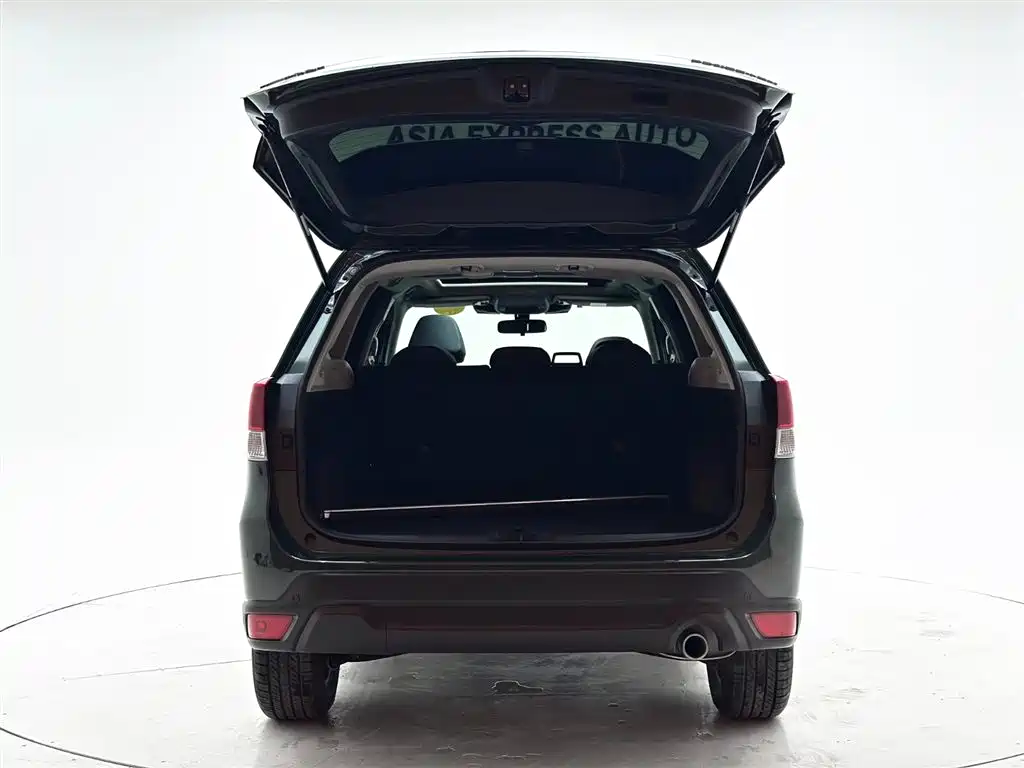 Subaru Forester 2022 — фото 8