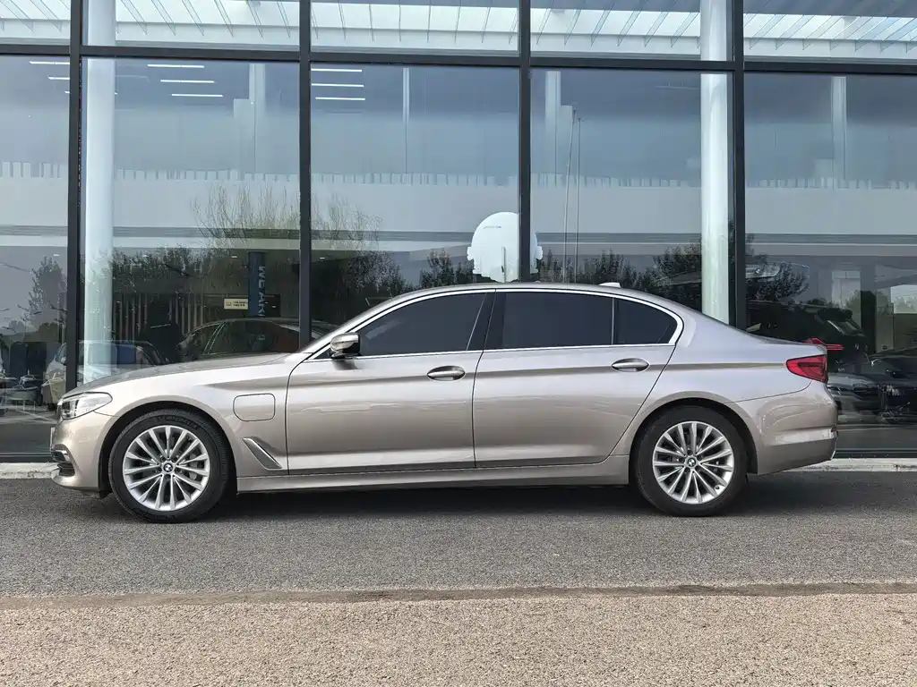 BMW 5 Series New Energy 2020 — фото 3