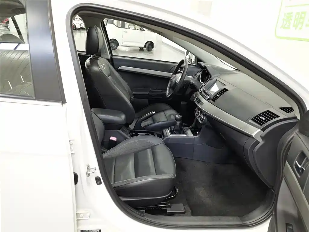 Mitsubishi Lancer EX 2015 — фото 23