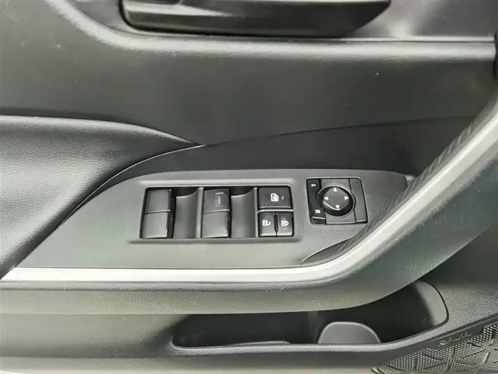 Toyota RAV4 2021 — фото 9