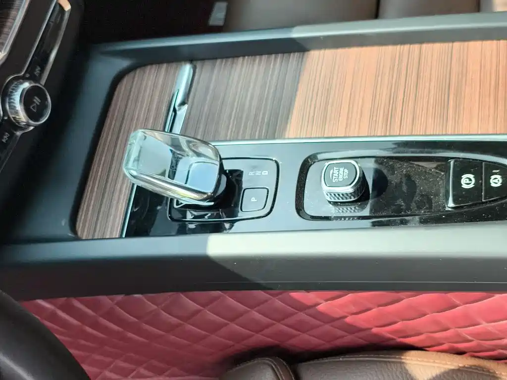 Volvo XC60 PHEV 2022 — фото 14