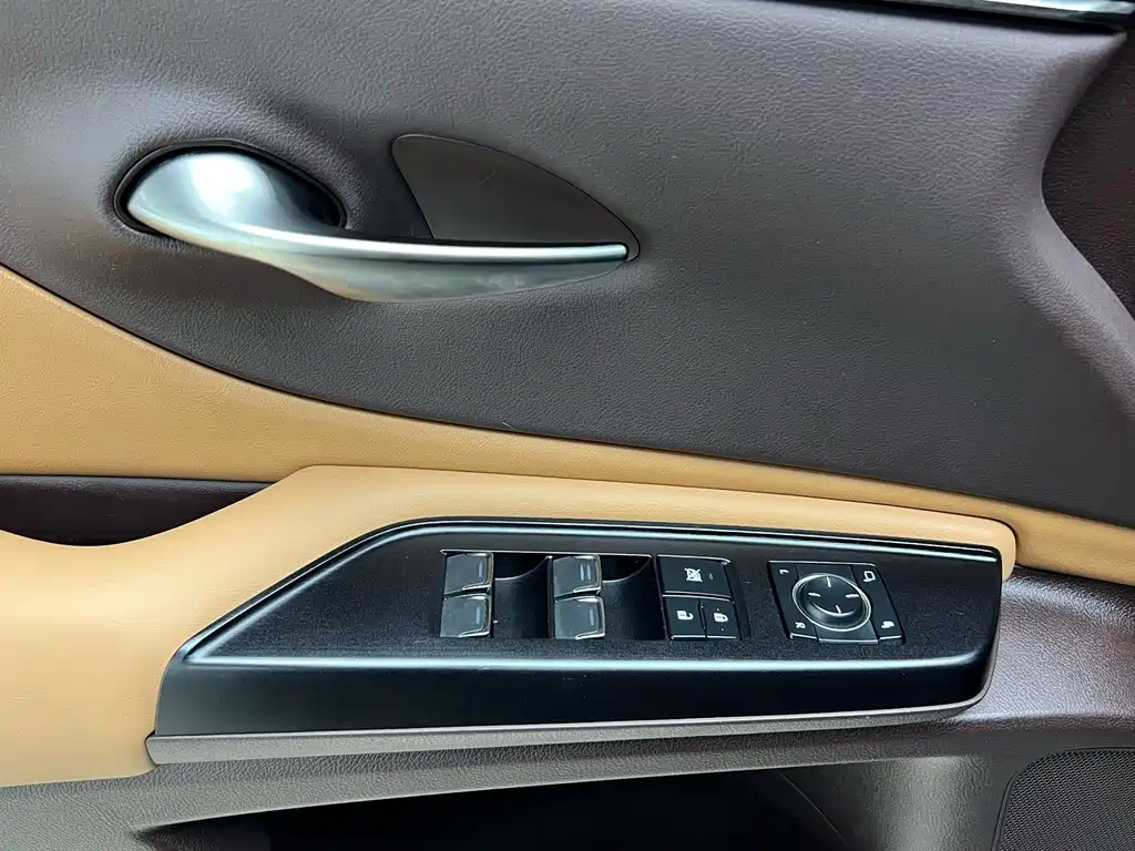 Lexus ES 2020 — фото 19