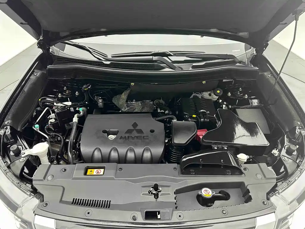 Mitsubishi Outlander 2022 — фото 15