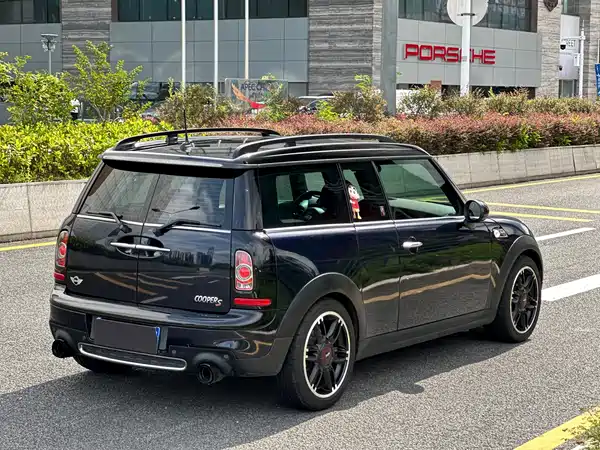 MINI Clubman 2012