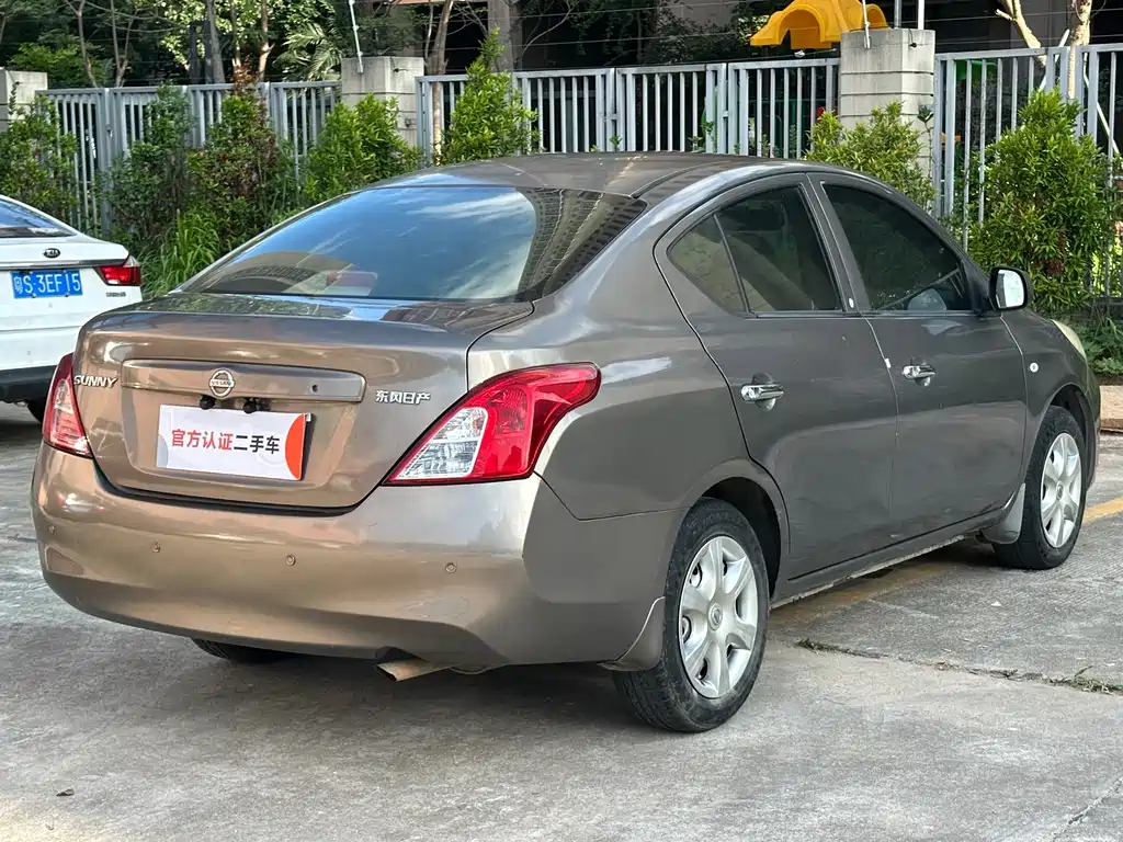 Nissan Sunny 2012 — фото 9