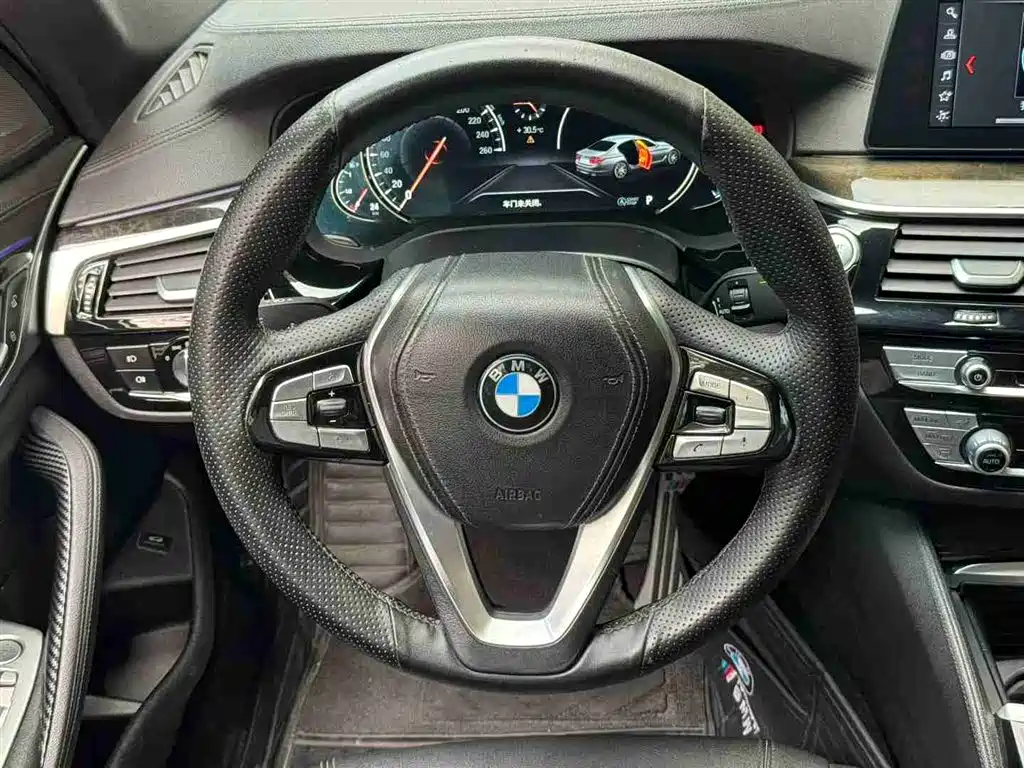 BMW 5 Series 2018 — фото 6