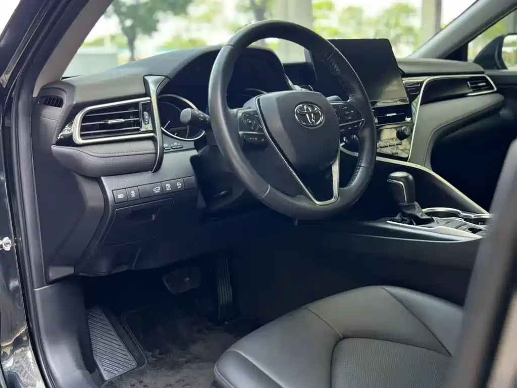 Toyota Camry 2023 — фото 7