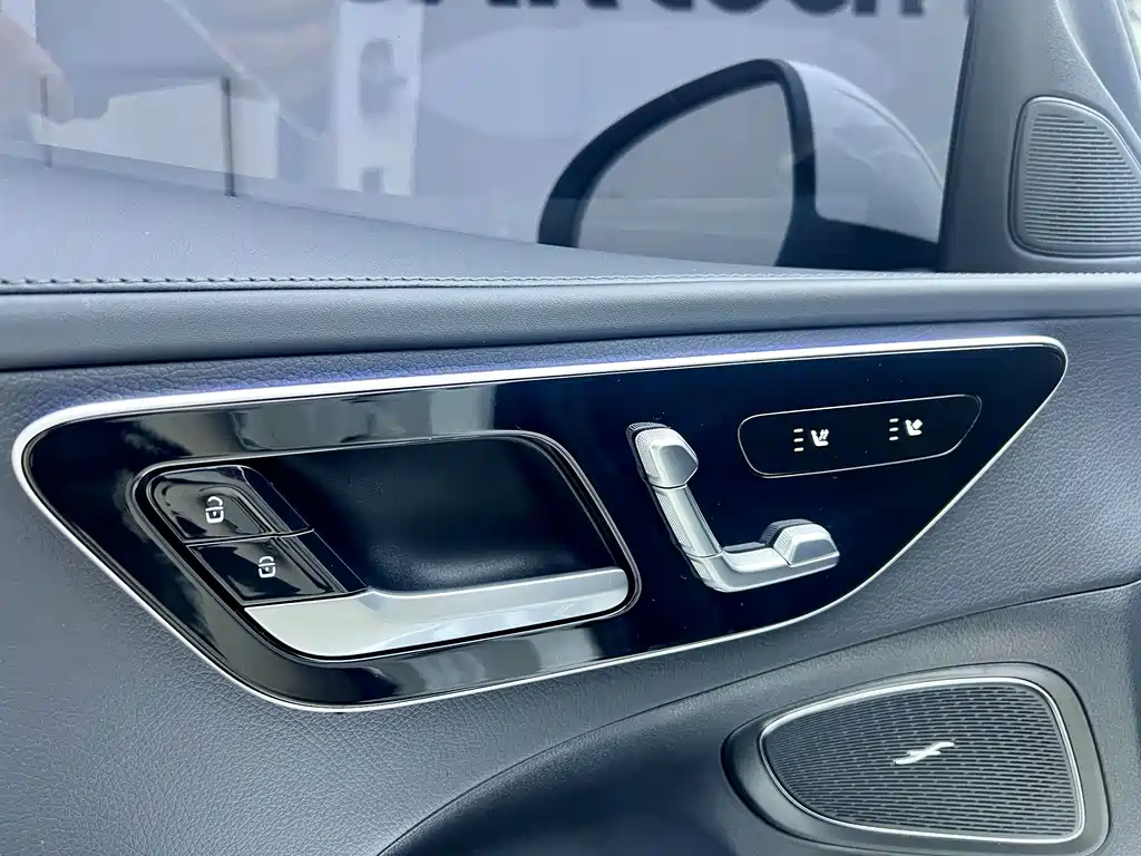 Mercedes-Benz C-Class 2025 — фото 28