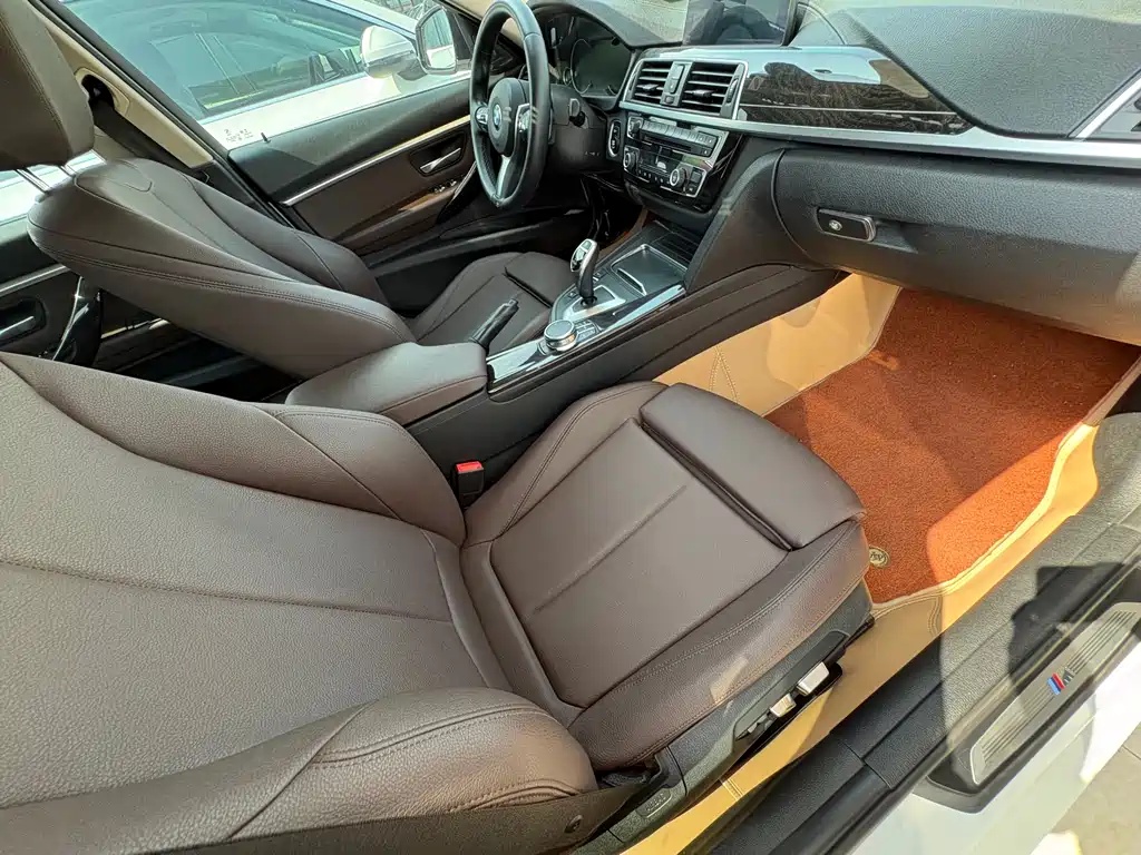 BMW 3 Series 2019 — фото 15