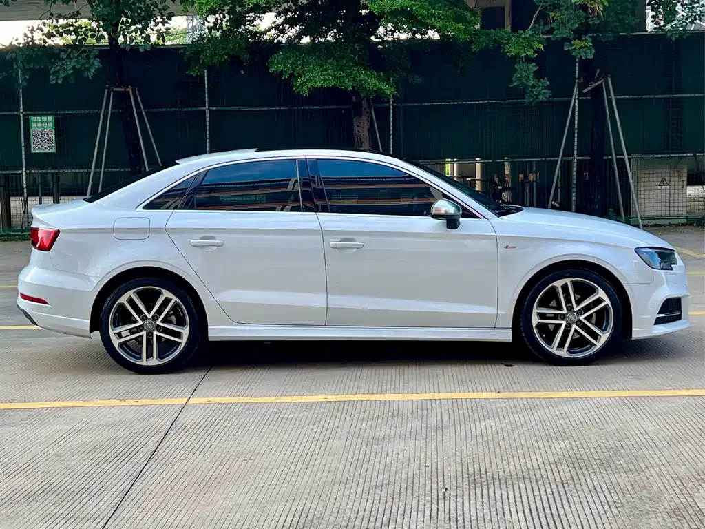 Audi A3 2017 — фото 2