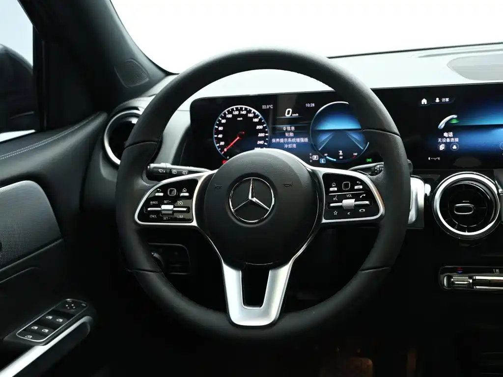 Mercedes-Benz GLB 2023 — фото 19