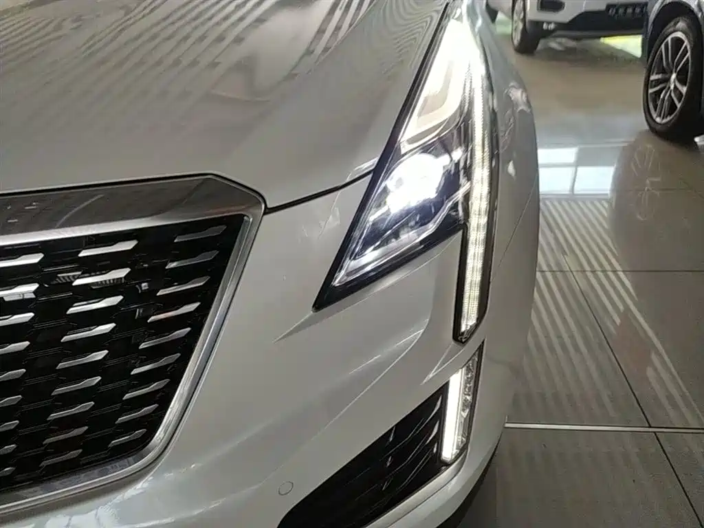 Cadillac XT5 2020 — фото 24