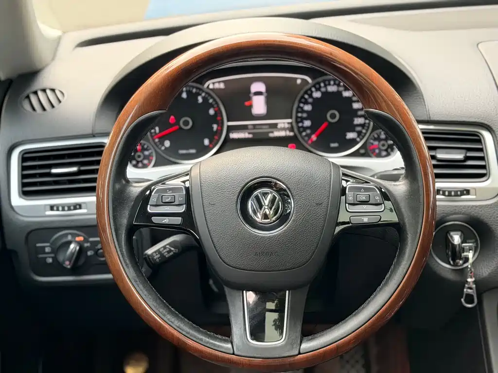 Volkswagen Touareg 2015 — фото 13