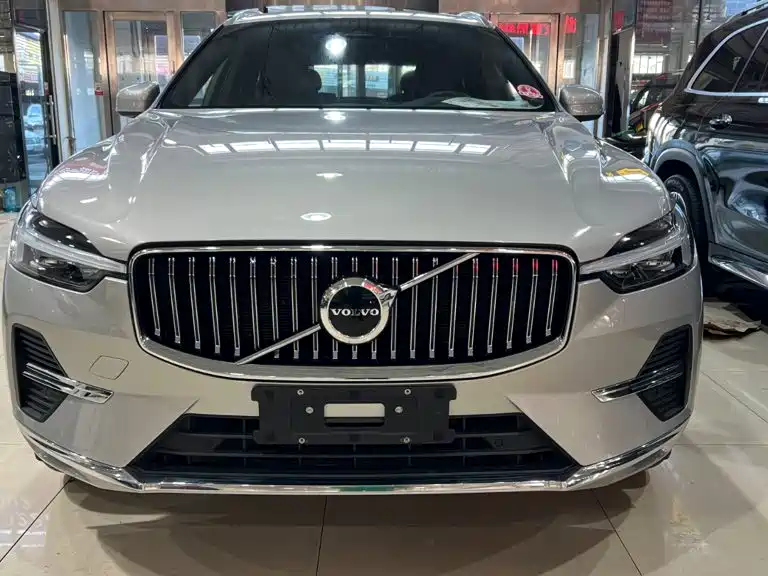 Volvo XC60 2022 — фото 2