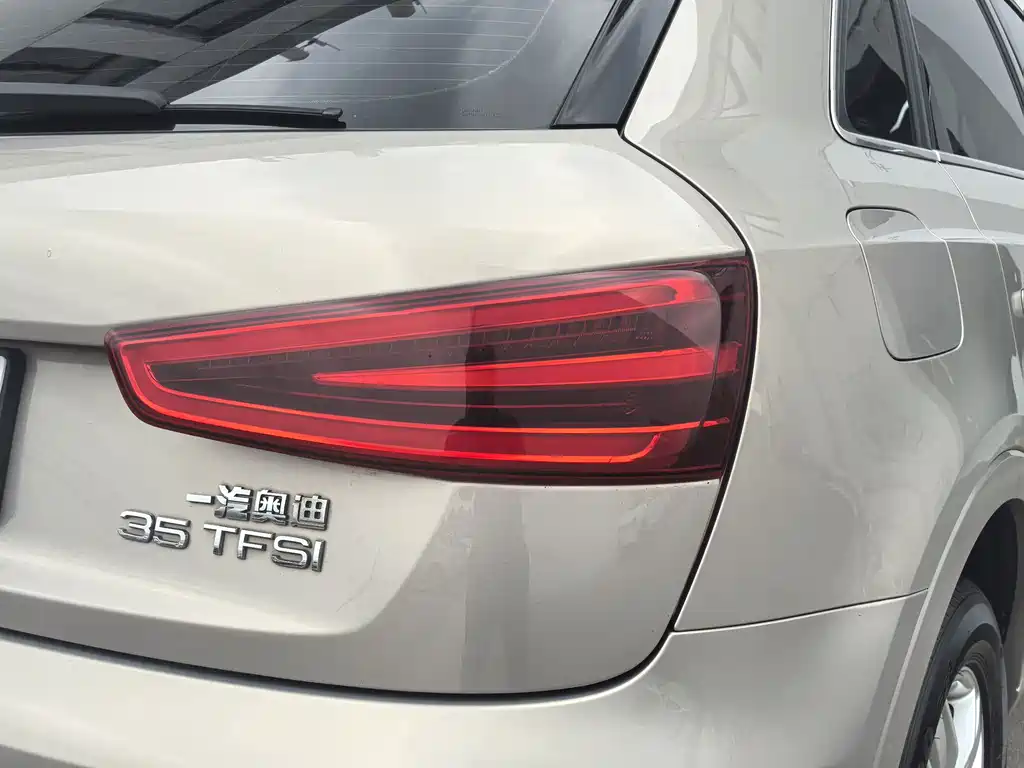 Audi Q3 2014 — фото 9