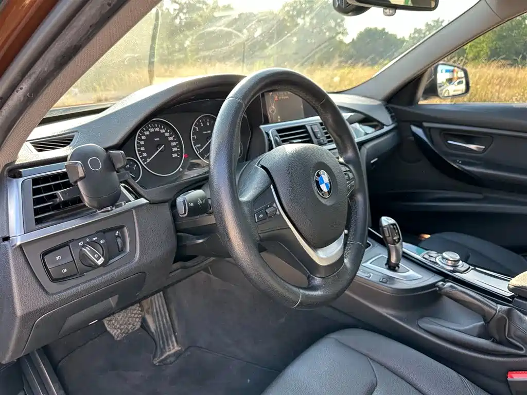 BMW 3 Series 2016 — фото 13