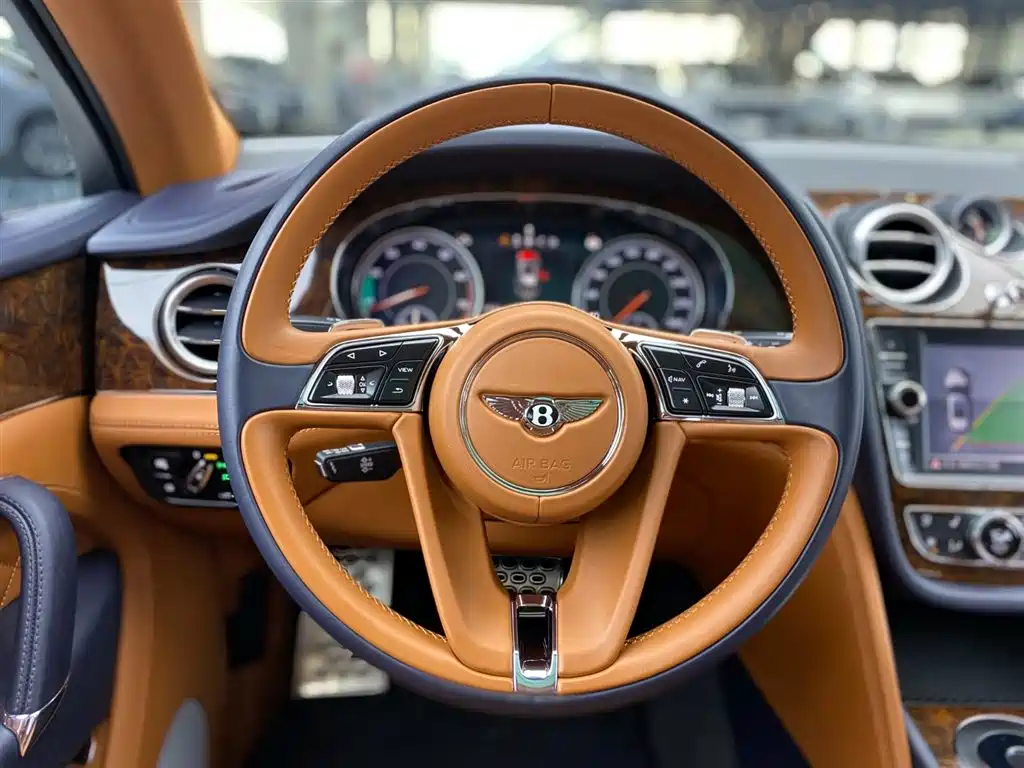 Bentley Bentayga 2018 — фото 15