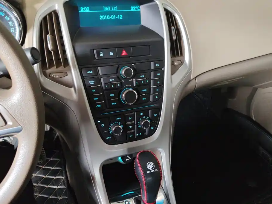 Buick Excelle 2013 — фото 13