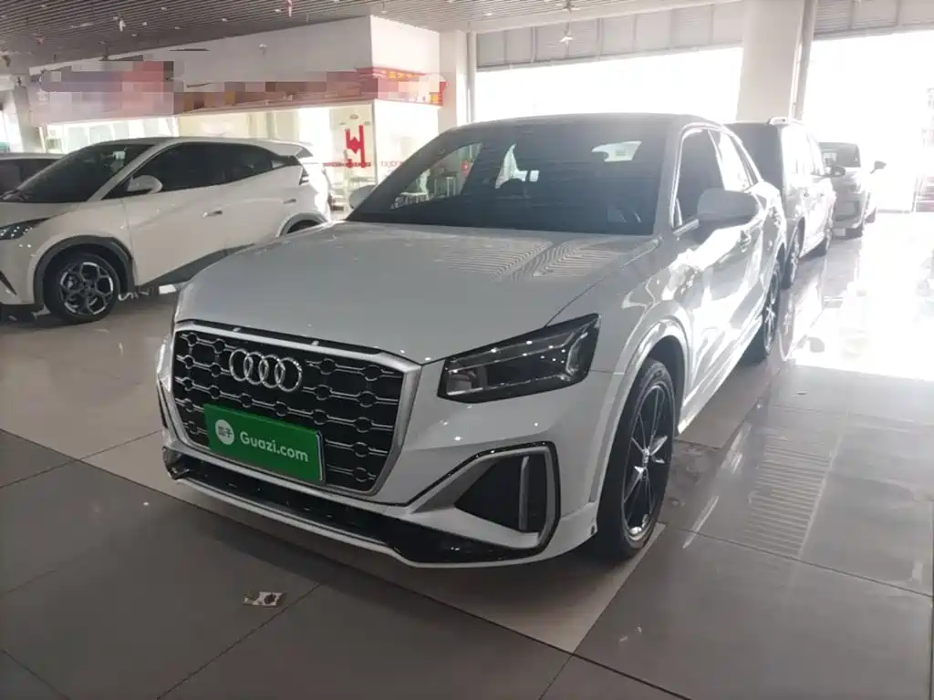 Audi Q2L 2022 — фото 1