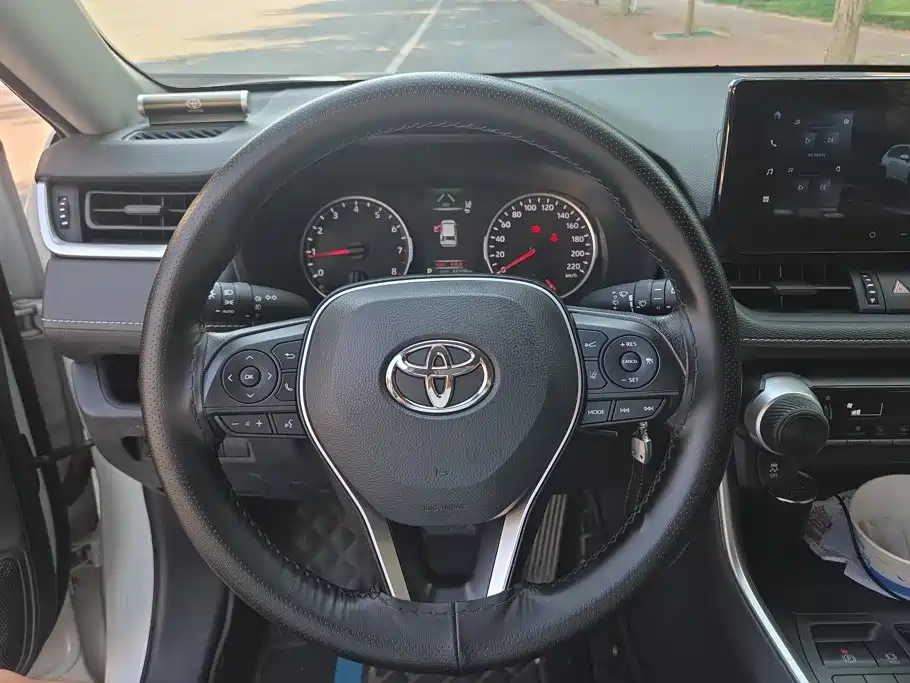 Toyota RAV4 2024 — фото 15