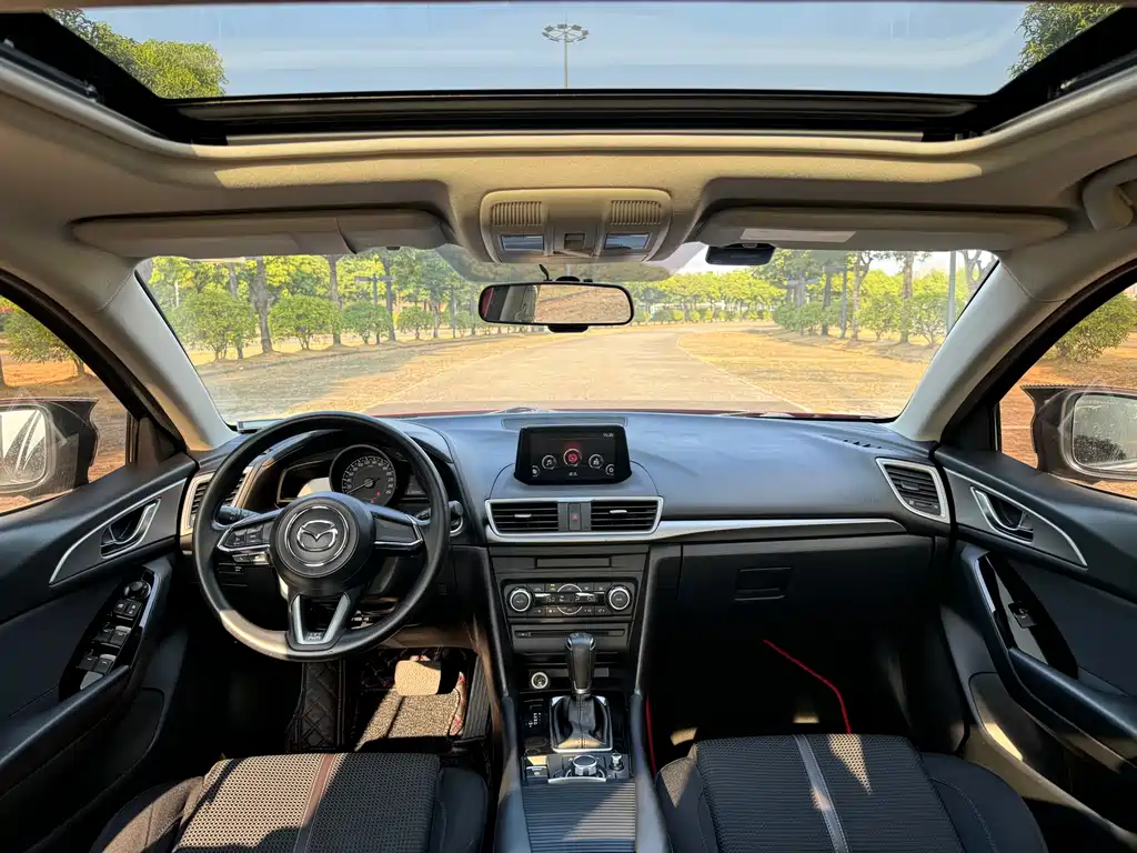 Mazda 3 Axela 2019 — фото 10