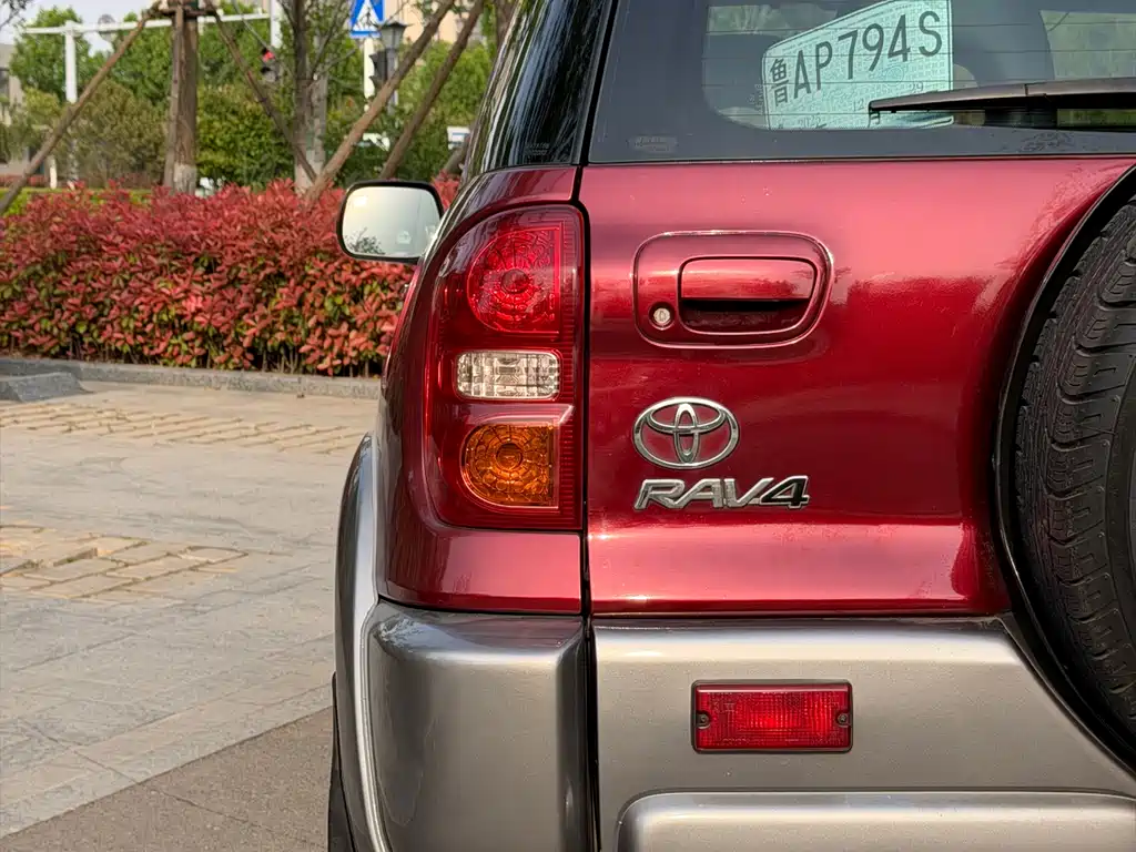 Toyota RAV4 2005 — фото 20