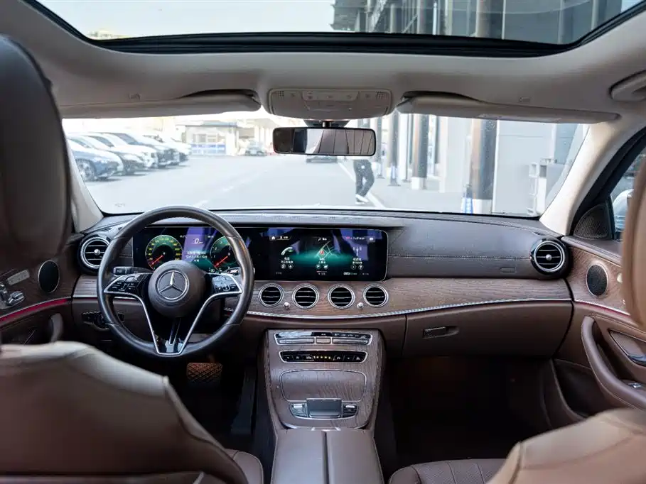 Mercedes-Benz E-Class 2023 — фото 9