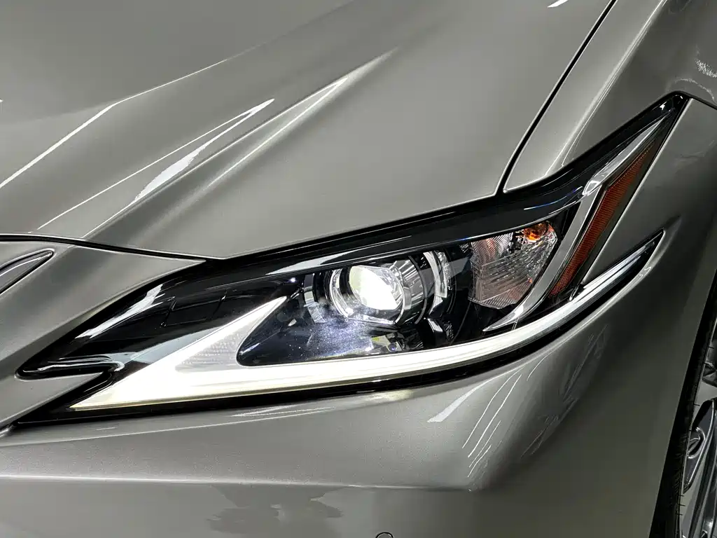 Lexus ES 2021 — фото 18