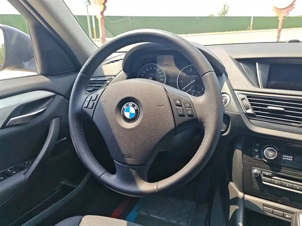 BMW X1 2014 — фото 13