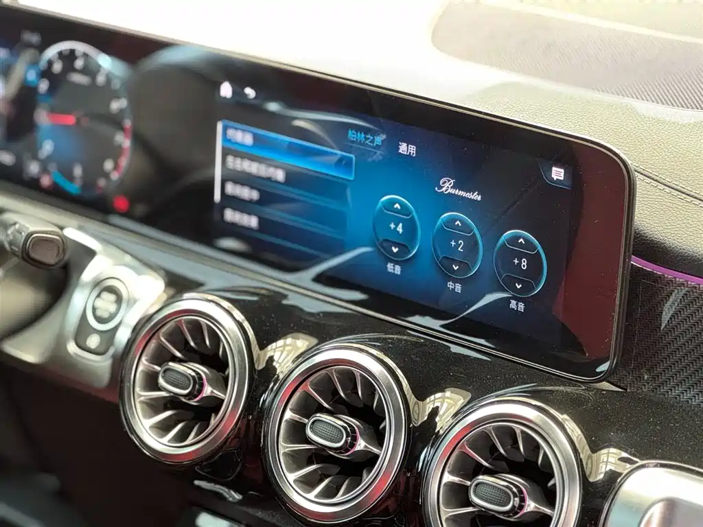 Mercedes-Benz GLB AMG 2022 — фото 15