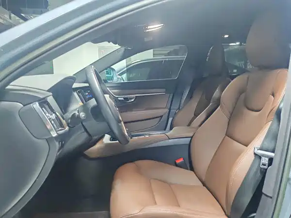 Volvo V90 2022