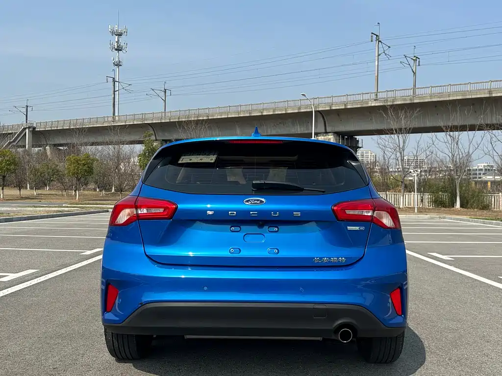 Ford Focus 2019 — фото 4