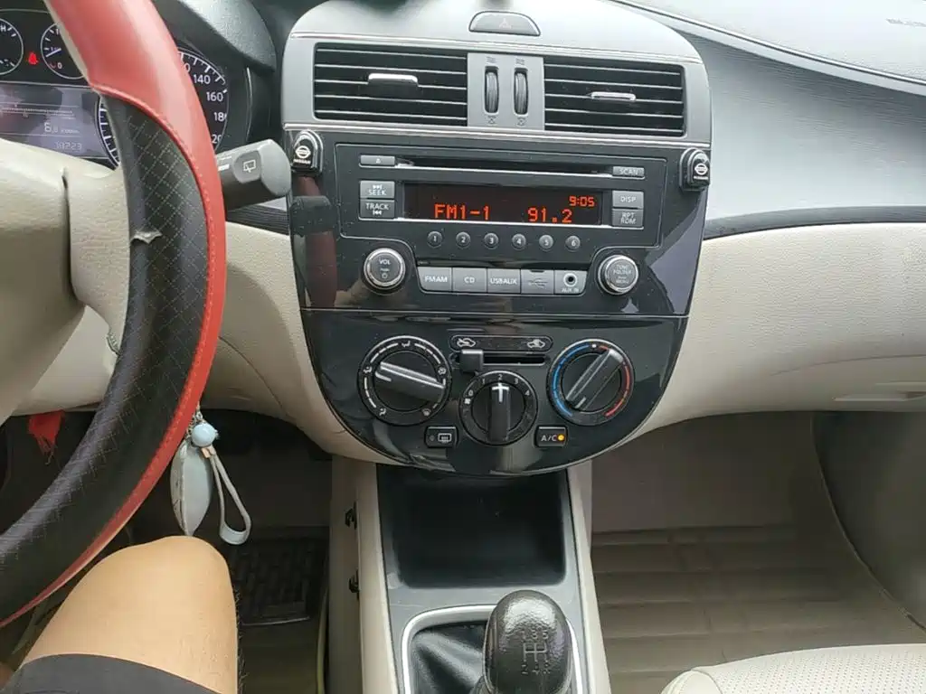 Nissan Tiida 2015 — фото 13