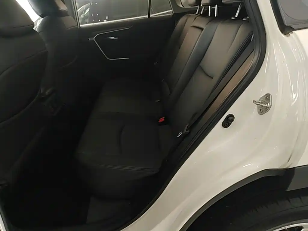 Toyota RAV4 2020 — фото 17