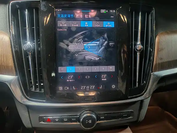 Volvo V90 2022