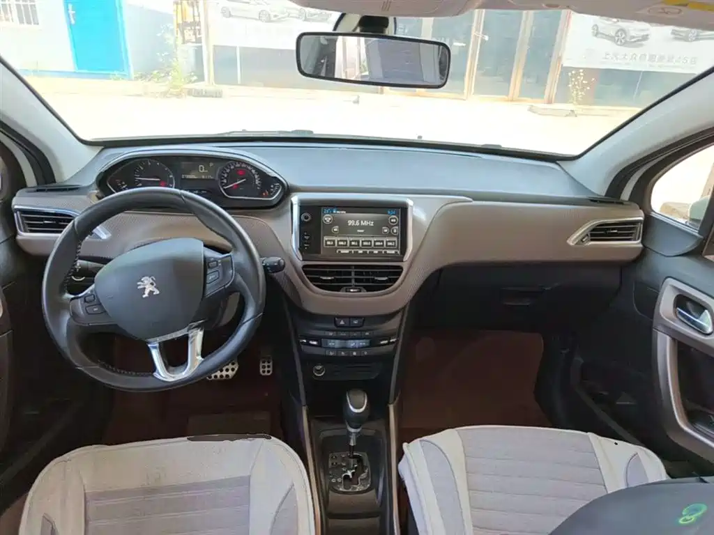 Peugeot 2008 2015 — фото 10