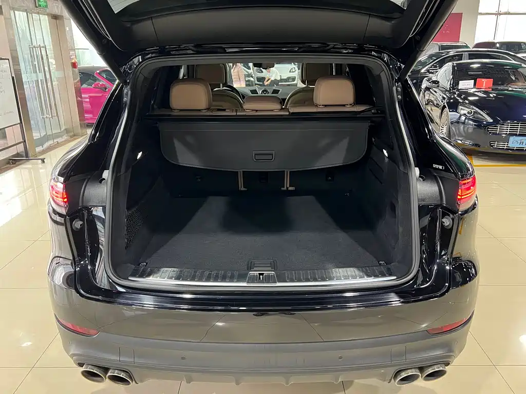 Porsche Cayenne 2020 — фото 28