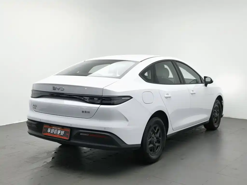 BYD Seal 05 DM-i 2025 — фото 2