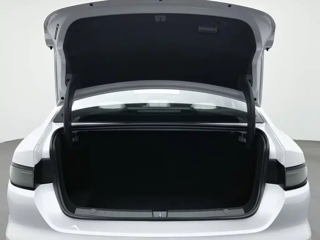 BYD Seal 05 DM-i 2025 — фото 16